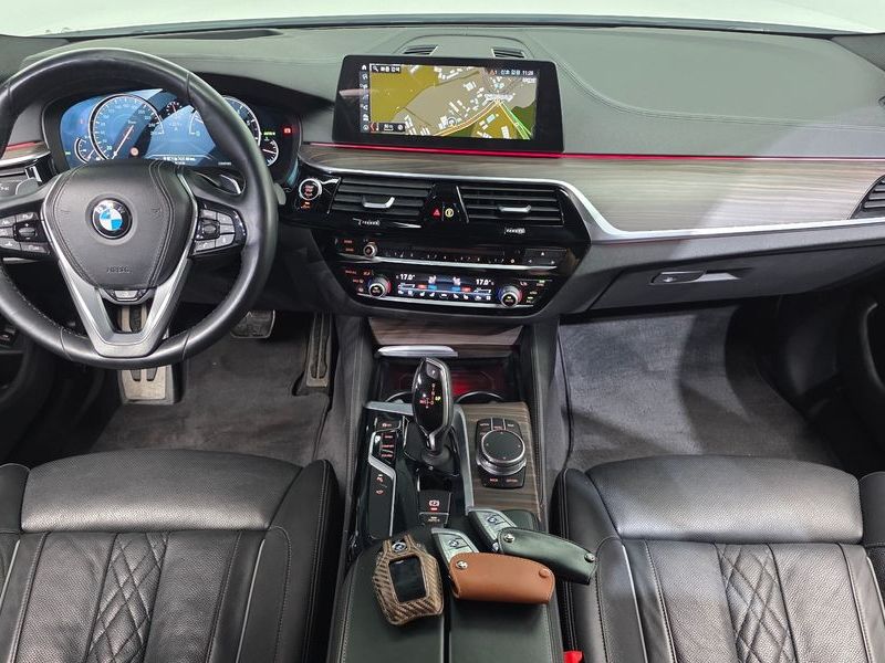 2017 BMW 5 Series 530i M Sport Package Plus photo 7