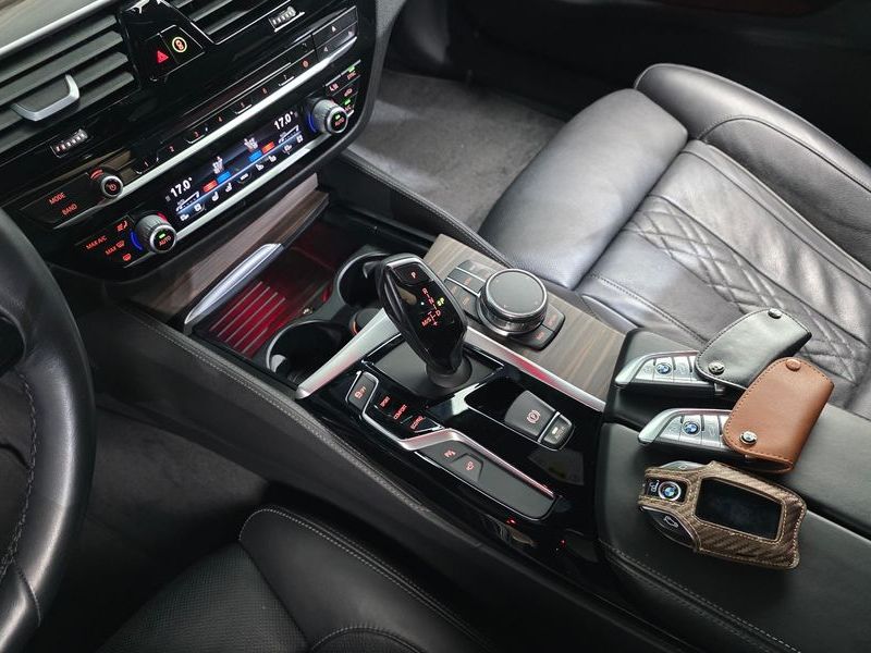 2017 BMW 5 Series 530i M Sport Package Plus photo 9