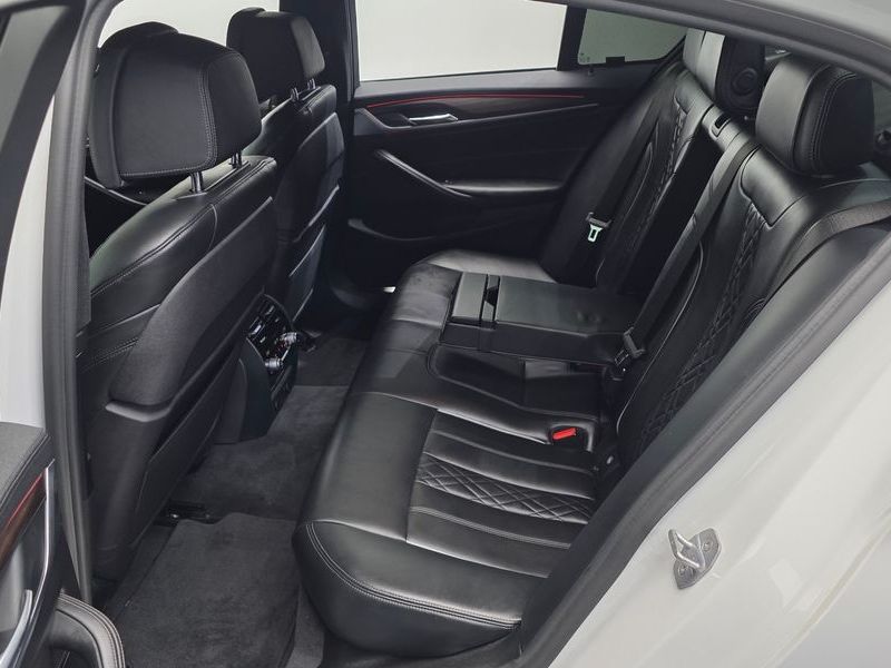2017 BMW 5 Series 530i M Sport Package Plus photo 12