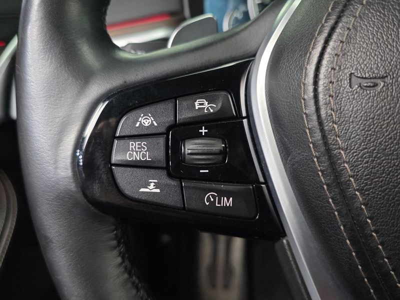 2017 BMW 5 Series 530i M Sport Package Plus photo 18