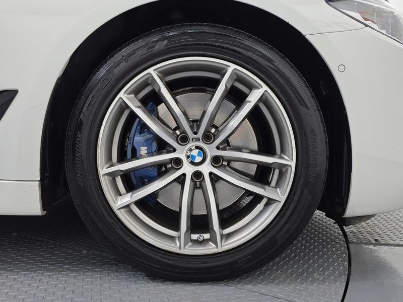 2017 BMW 5 Series 530i M Sport Package Plus photo 21