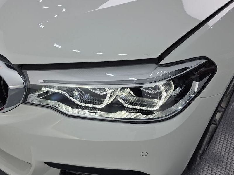 2017 BMW 5 Series 530i M Sport Package Plus photo 22