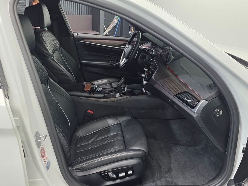 2017 BMW 5 Series 530i M Sport Package Plus photo 26