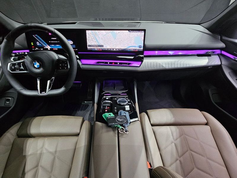 2025 BMW 5 Series 520i M Sport photo 7