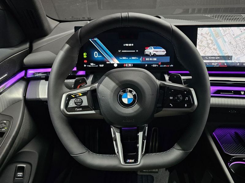 2025 BMW 5 Series 520i M Sport photo 12