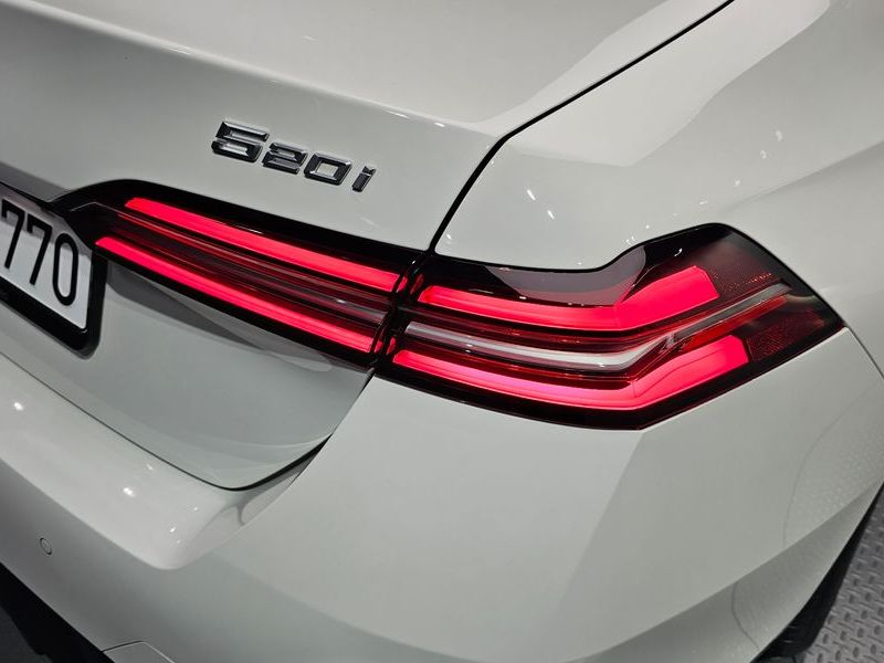 2025 BMW 5 Series 520i M Sport photo 23