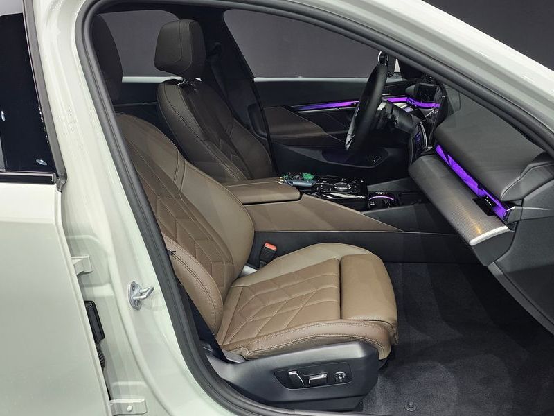 2025 BMW 5 Series 520i M Sport photo 26