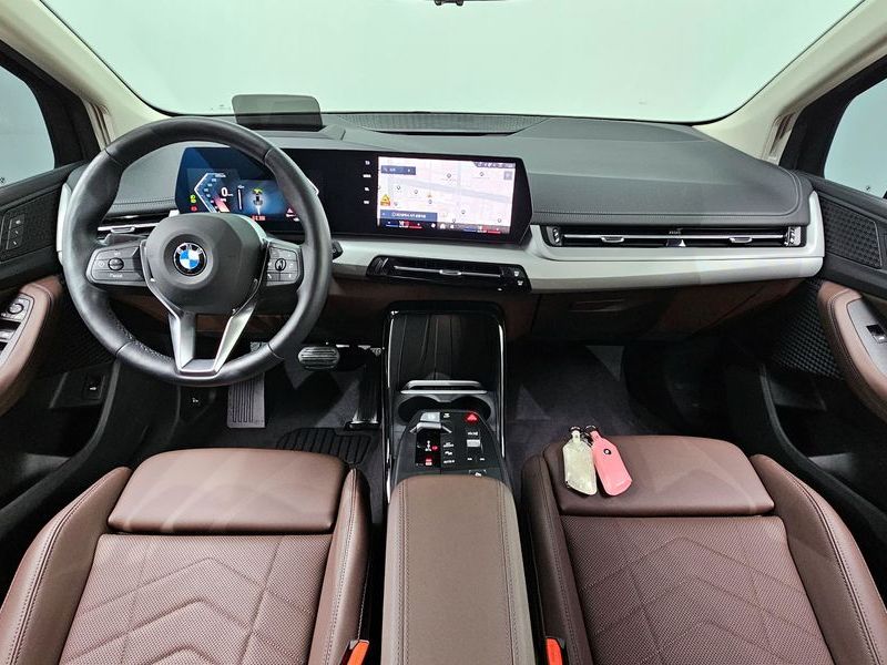 2024 BMW 2 Series 220i Advantage photo 7