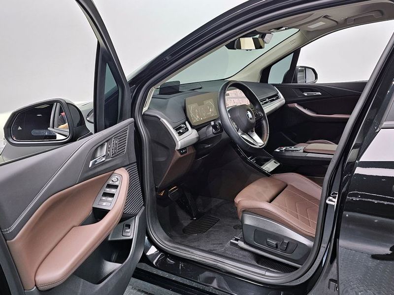 2024 BMW 2 Series 220i Advantage photo 10