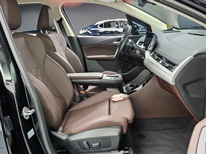 2024 BMW 2 Series 220i Advantage photo 12