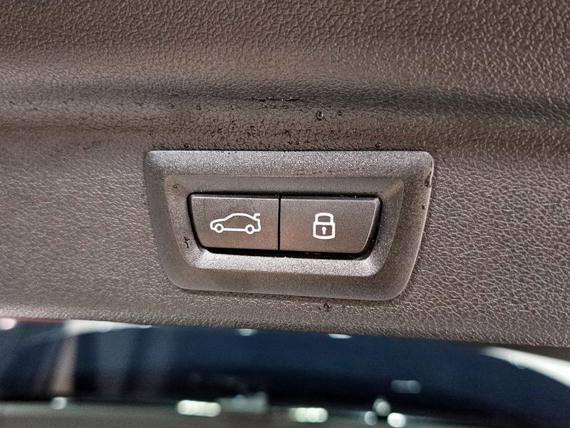2024 BMW 2 Series 220i Advantage photo 18