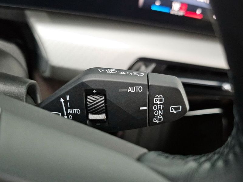 2024 BMW 2 Series 220i Advantage photo 28