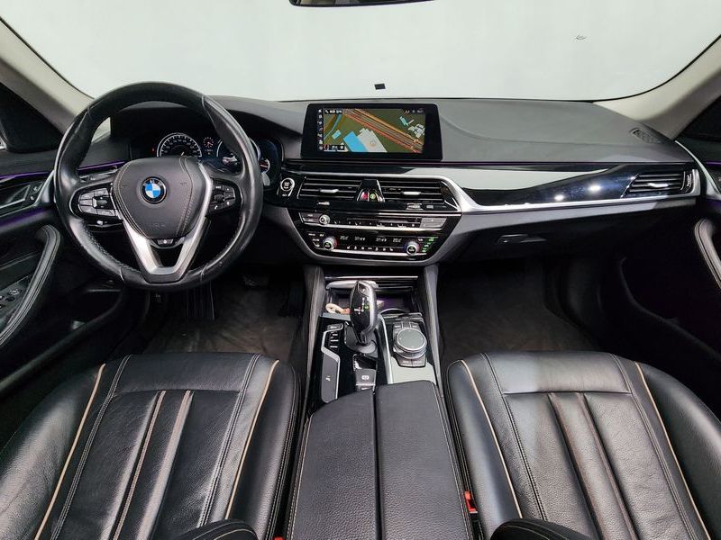 2018 BMW 5 Series 520i Luxury photo 7