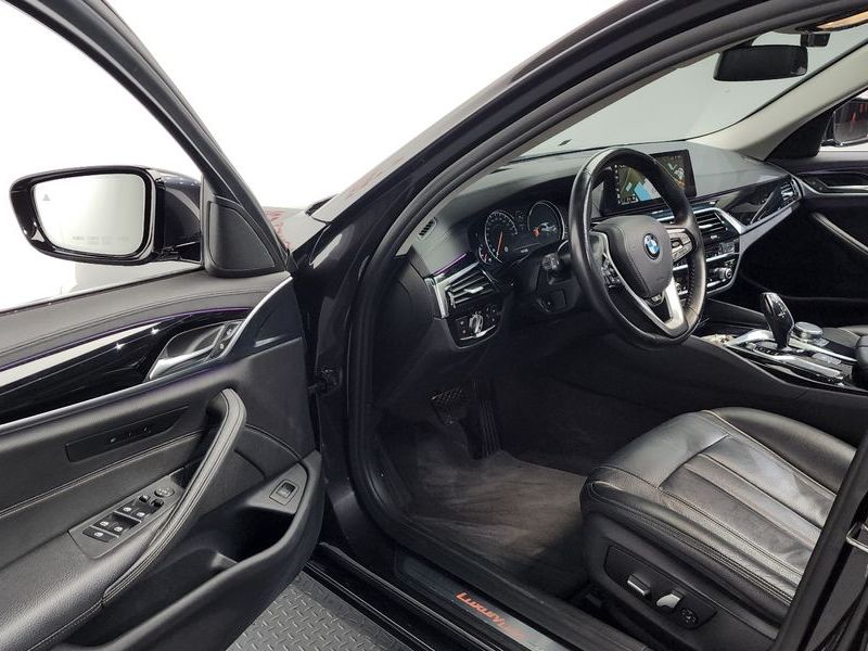 2018 BMW 5 Series 520i Luxury photo 10