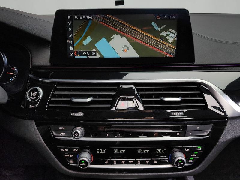 2018 BMW 5 Series 520i Luxury photo 13