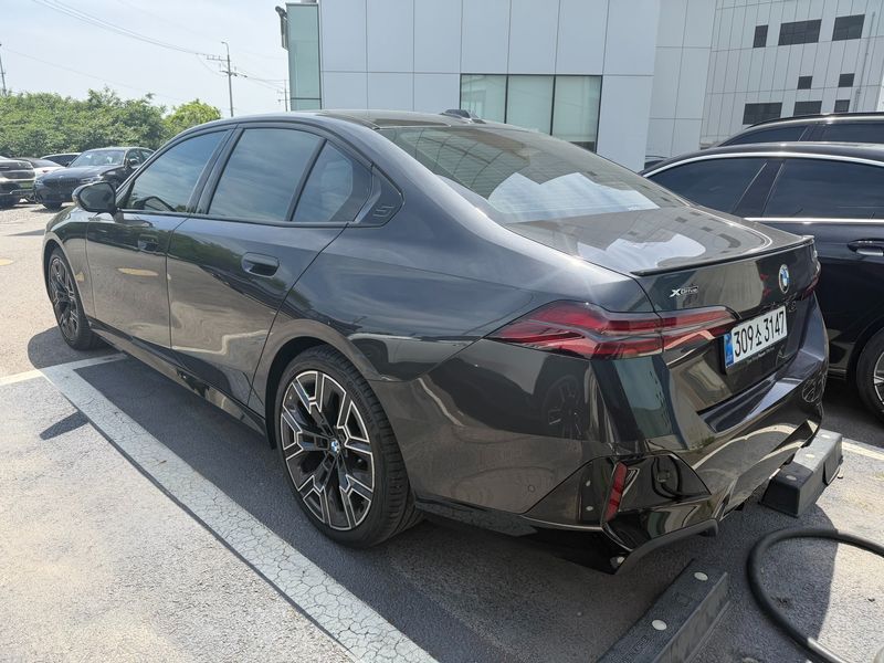 2026 BMW 5 Series 530i xDrive M Sport Pro Special Edition photo 11
