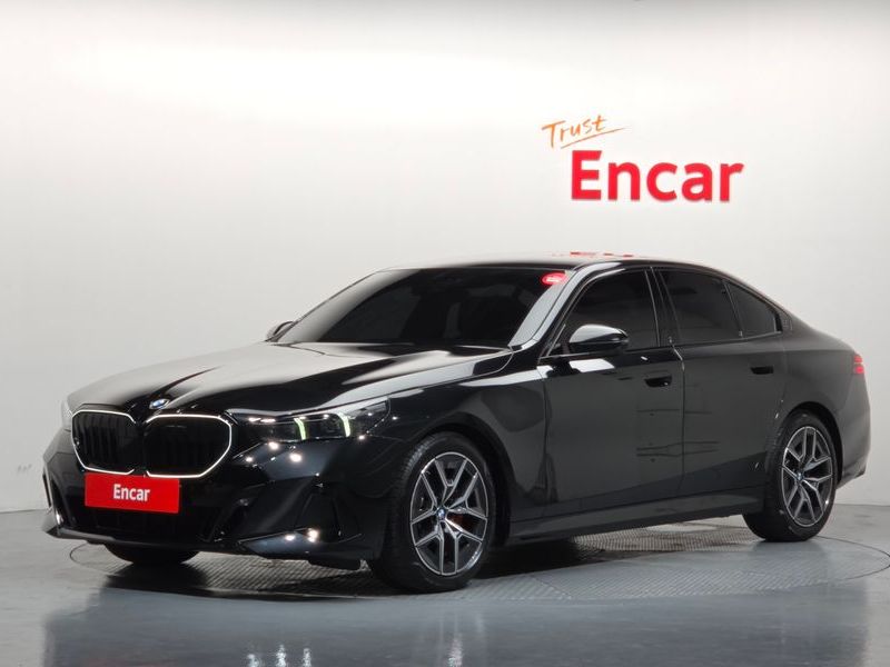 2026 BMW 5 Series 520i Special Edition photo 1