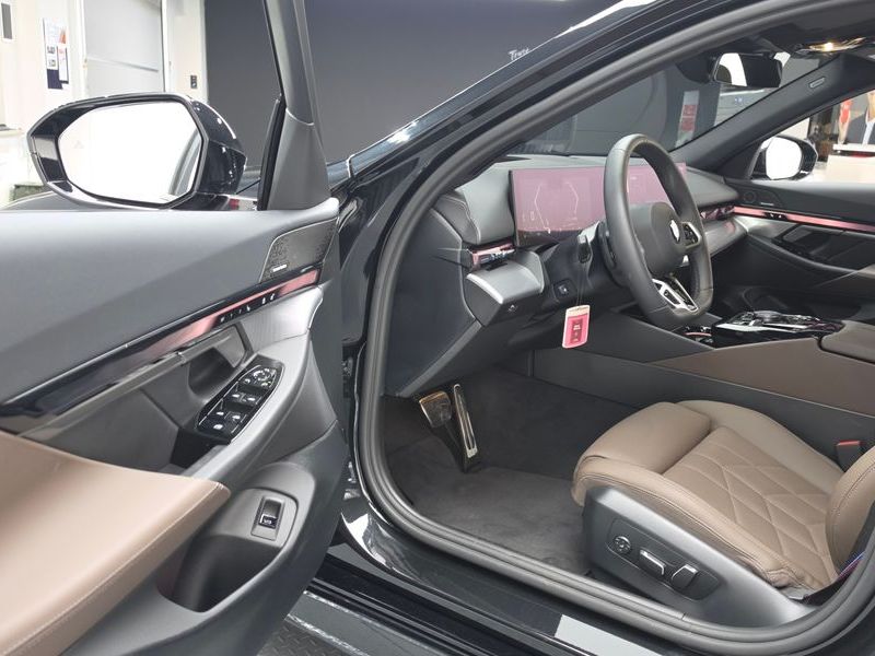 2026 BMW 5 Series 520i Special Edition photo 10