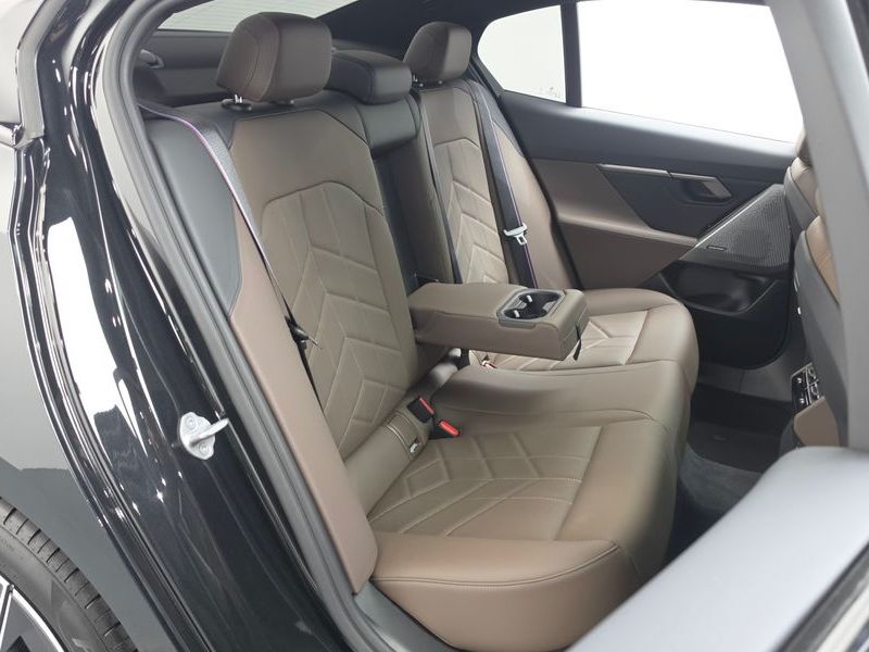 2026 BMW 5 Series 520i Special Edition photo 12
