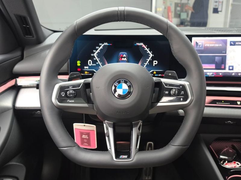 2026 BMW 5 Series 520i Special Edition photo 13