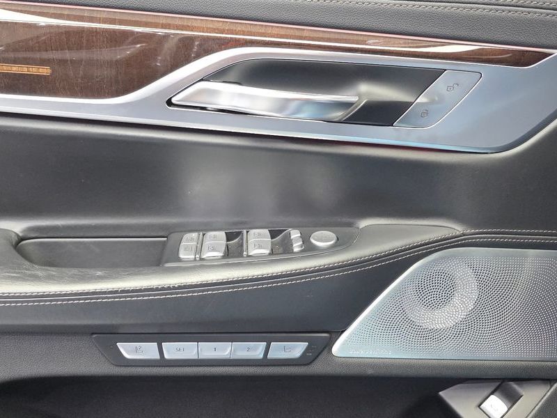 2016 BMW 7 Series 750Li xDrive photo 13