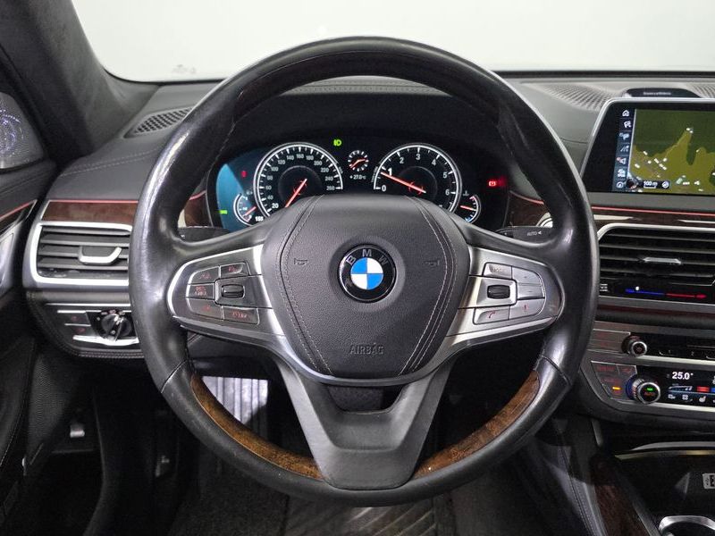 2016 BMW 7 Series 750Li xDrive photo 14