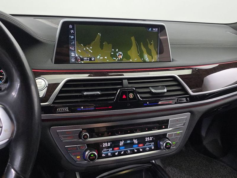 2016 BMW 7 Series 750Li xDrive photo 15