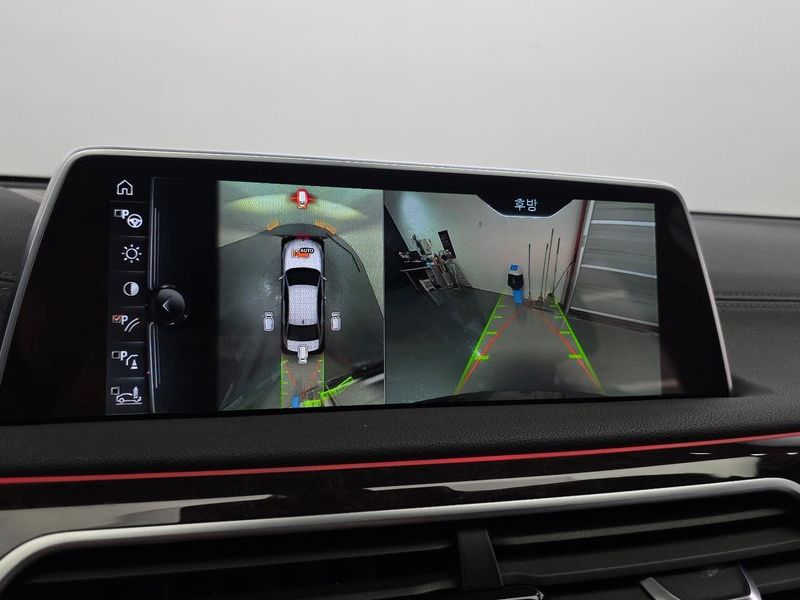 2016 BMW 7 Series 750Li xDrive photo 16