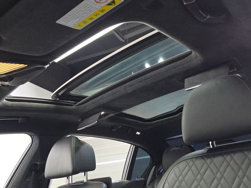2016 BMW 7 Series 750Li xDrive photo 19