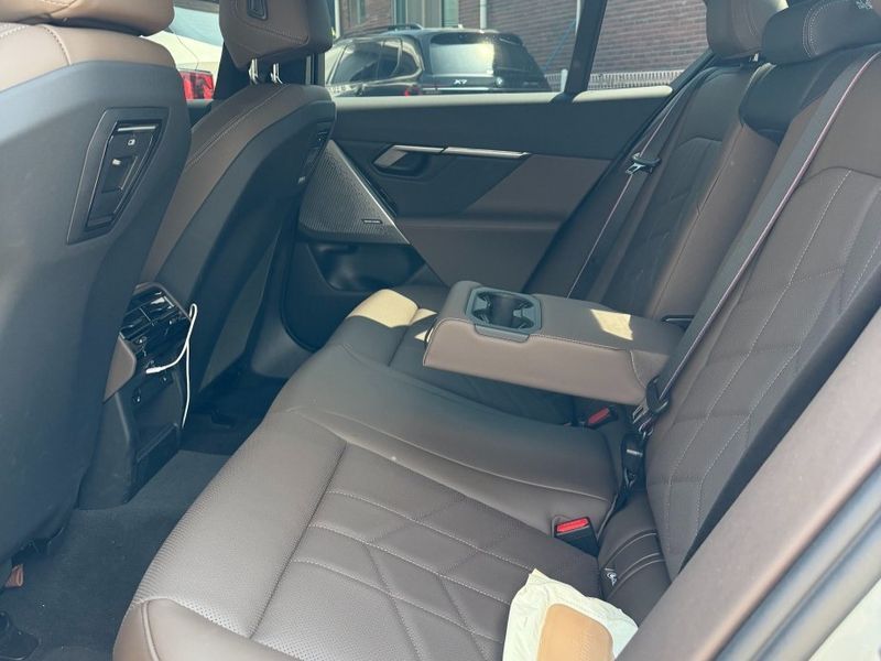 2026 BMW 5 Series 520i Special Edition photo 9