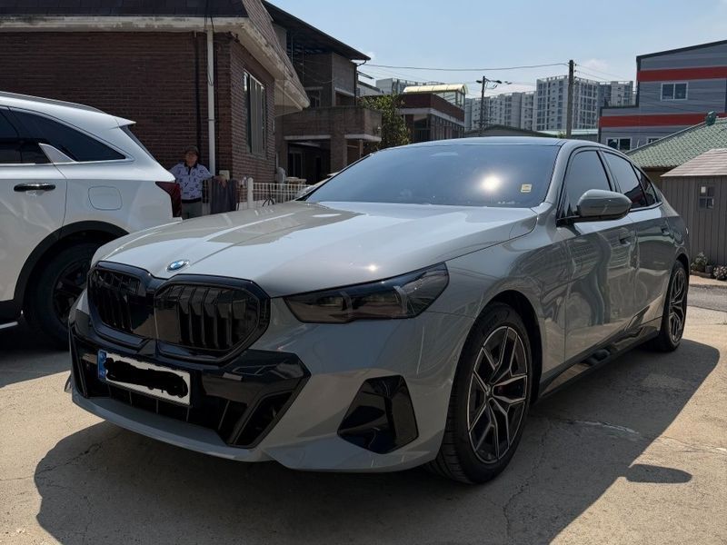 2026 BMW 5 Series 520i Special Edition photo 11