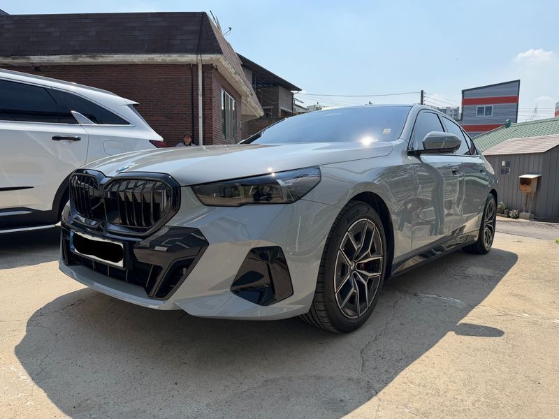 2026 BMW 5 Series 520i Special Edition photo 12