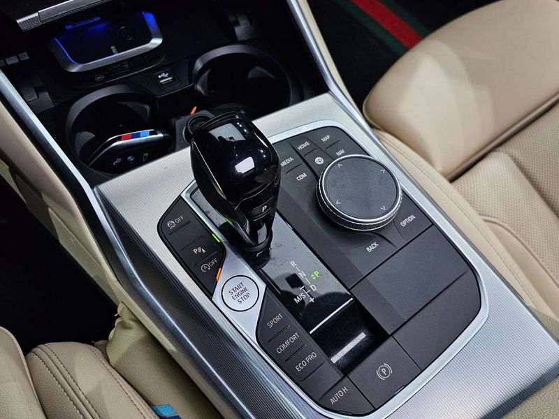 2022 BMW 3 Series 320d M Sport photo 9