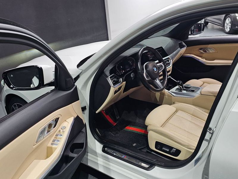 2022 BMW 3 Series 320d M Sport photo 11