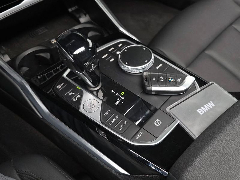2021 BMW 3 Series 320i photo 9