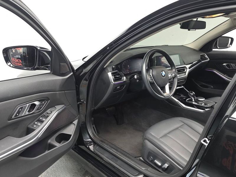 2021 BMW 3 Series 320i photo 10
