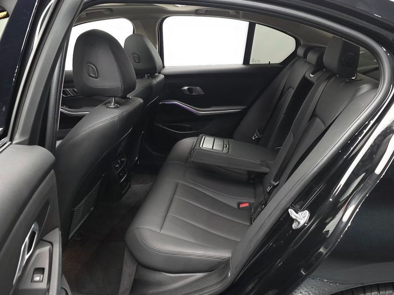 2021 BMW 3 Series 320i photo 11