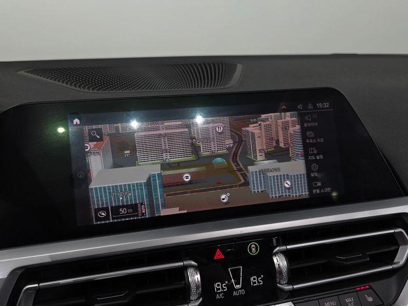 2021 BMW 3 Series 320i photo 15