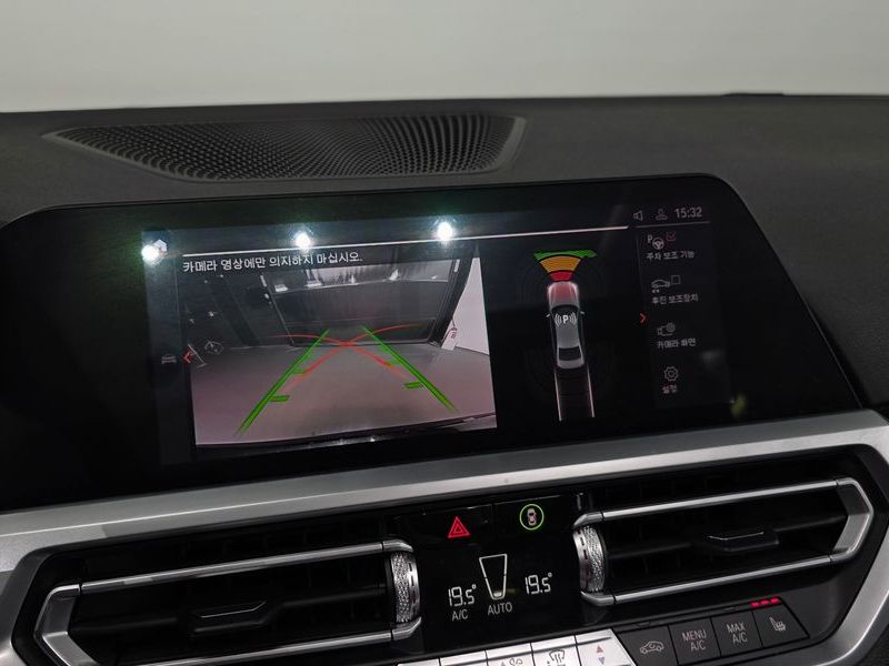 2021 BMW 3 Series 320i photo 16