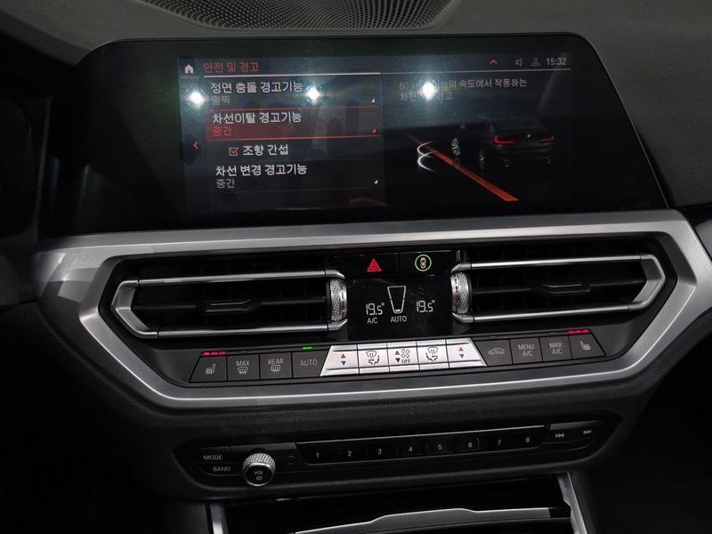 2021 BMW 3 Series 320i photo 17