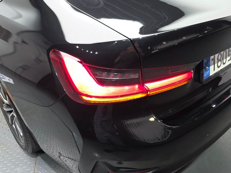 2021 BMW 3 Series 320i photo 23