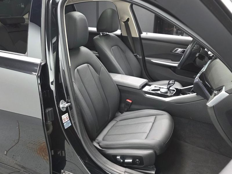 2021 BMW 3 Series 320i photo 26