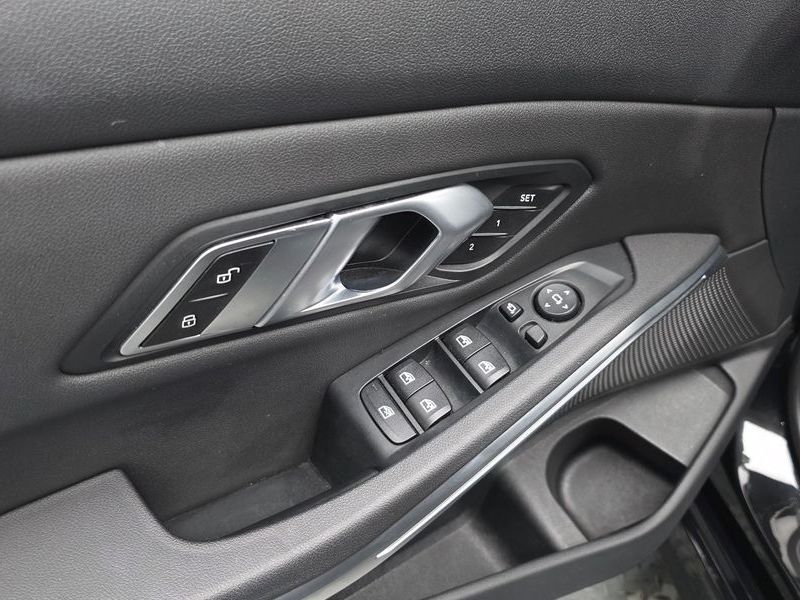 2021 BMW 3 Series 320i photo 30