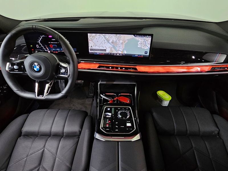 2025 BMW 7 Series 740i xDrive M Sport photo 7