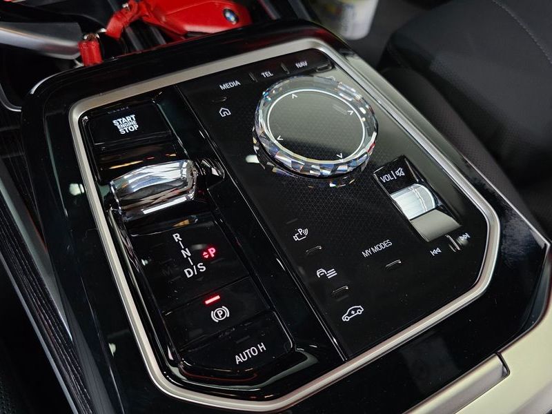 2025 BMW 7 Series 740i xDrive M Sport photo 9