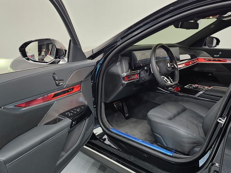 2025 BMW 7 Series 740i xDrive M Sport photo 10