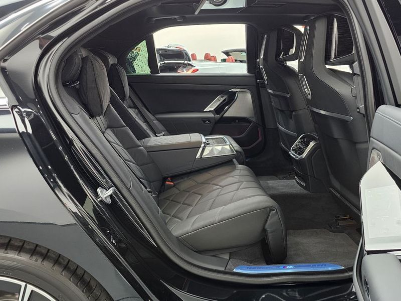 2025 BMW 7 Series 740i xDrive M Sport photo 11