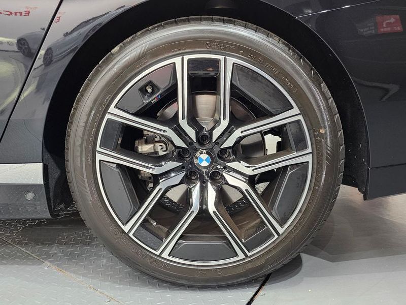2025 BMW 7 Series 740i xDrive M Sport photo 21