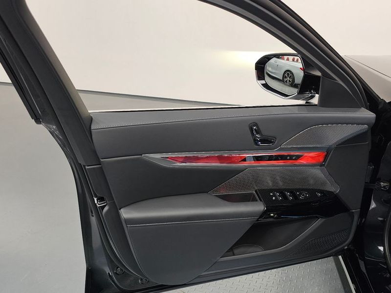 2025 BMW 7 Series 740i xDrive M Sport photo 24
