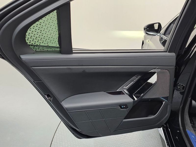 2025 BMW 7 Series 740i xDrive M Sport photo 25